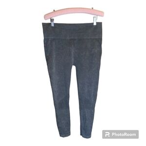 Urbanology Plus Leggings with Moto detail Xtra wide waistband